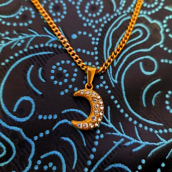 18K Gold Plated 🌙 Moon Pendant with 18K Gold Plated Miami Cuban Link - Picture 2 of 8